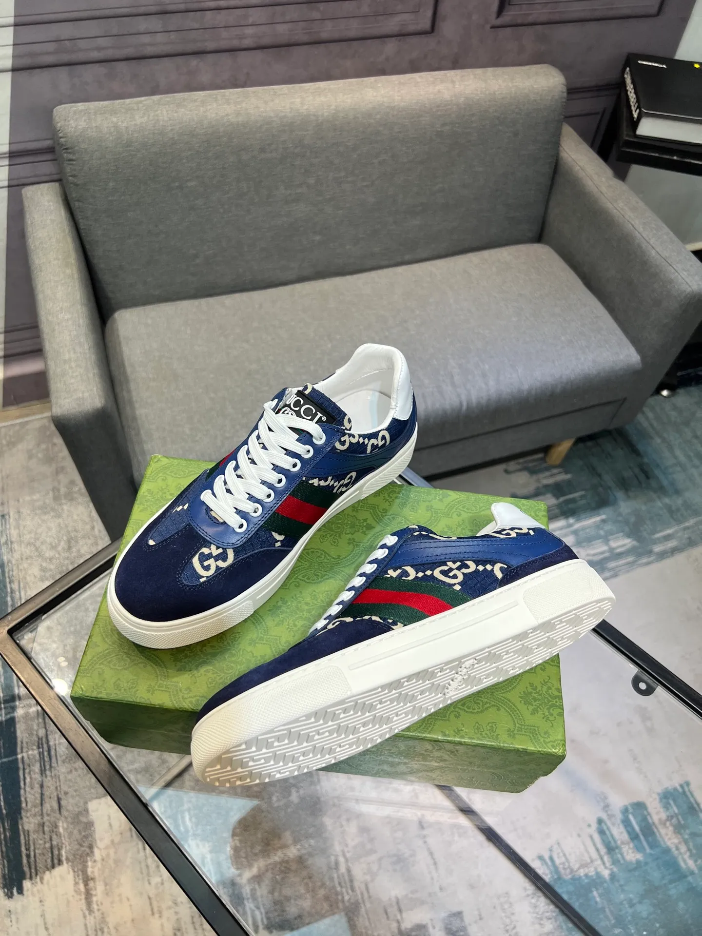 Men's Men's Shoes 💰440 Gucci Gucci's latest trendy shoes and casual shoes are popular in physical stores, new spring and summer comfortable imported custom original cowhide, unique jacquard fabric element design. With sheepskin lining, original bottom, 💪 details determine quality, you can enter and leave the counter at will, welcome to compare🇮🇹, code number 38-44 (45 customized)